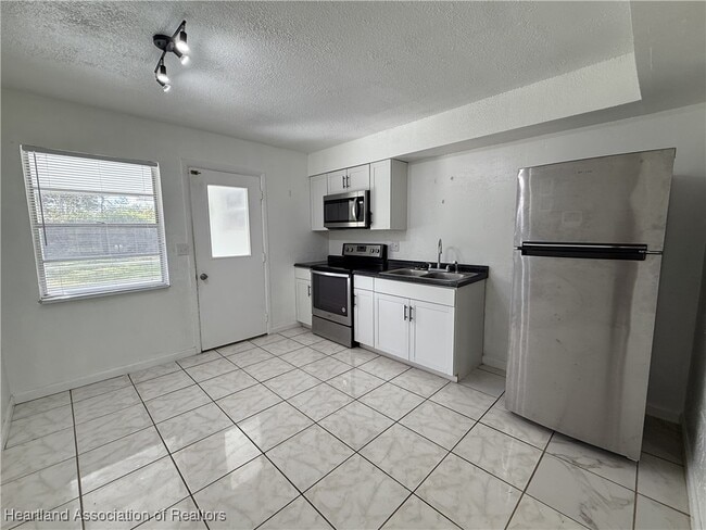 Building Photo - 618 Lake Groves Rd NW