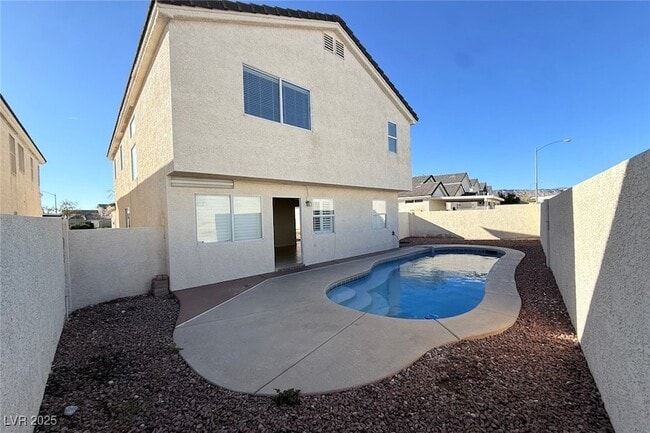 Building Photo - 9300 Cool Creek Ave