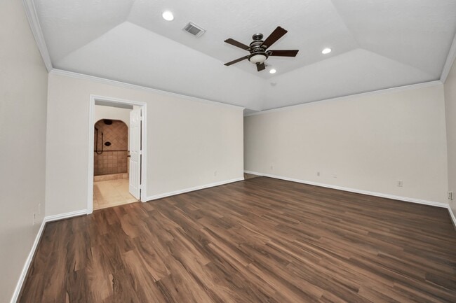 Building Photo - 1024 Glenview Dr