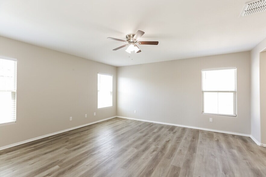 Building Photo - 17211 W Gibson Ln