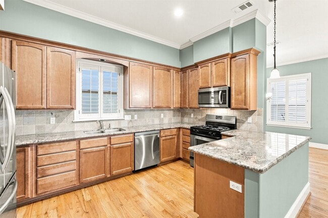 Building Photo - 1714 Ovid St