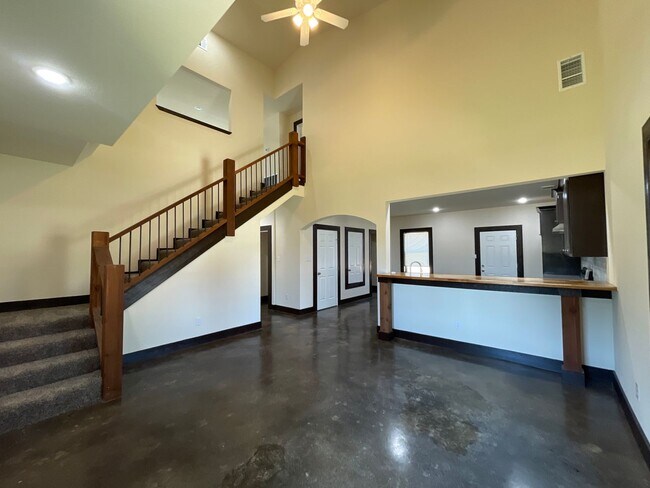 Building Photo - County Living in a Modern Home