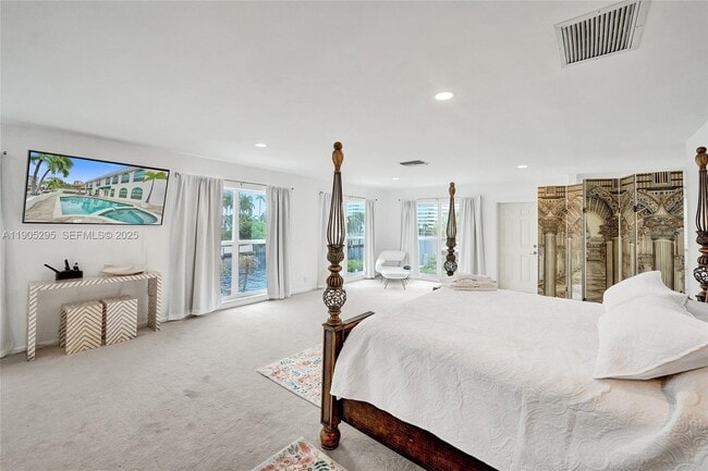 Building Photo - 2889 NE 35th St