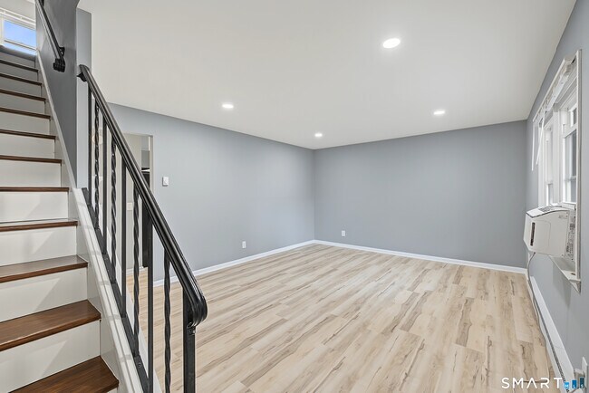 Building Photo - 151 Seaside Ave