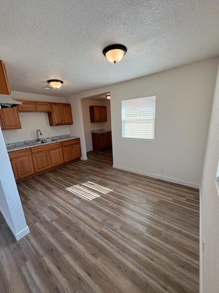 Building Photo - 216 NE 4th Ave