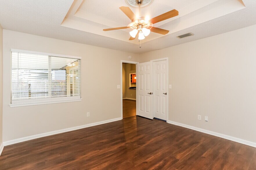 Building Photo - 11340 Trotting Horse Ln S