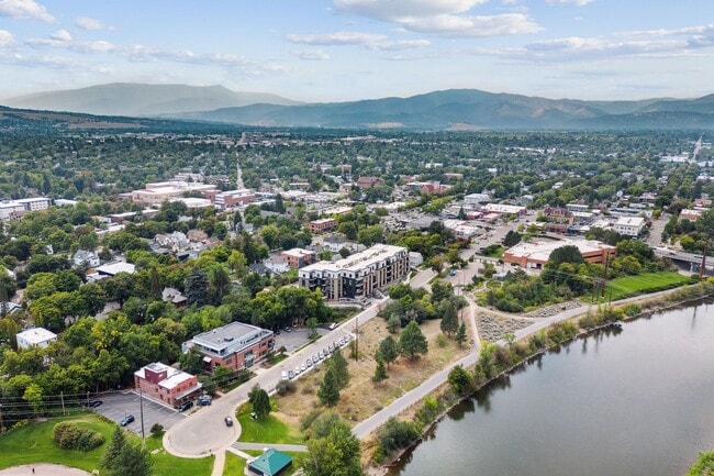 Building Photo - Hip Strip Furnished Condo in Reed Building $2,500 / Month - DATES NEGOTIABLE