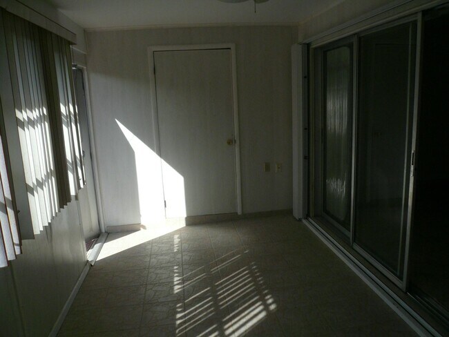 Building Photo - 442 Franconia Cir