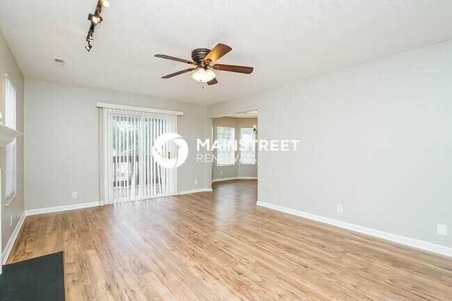 Building Photo - 3 Bedroom Pet-Friendly Home in Nashville, TN with Main Street Renewal