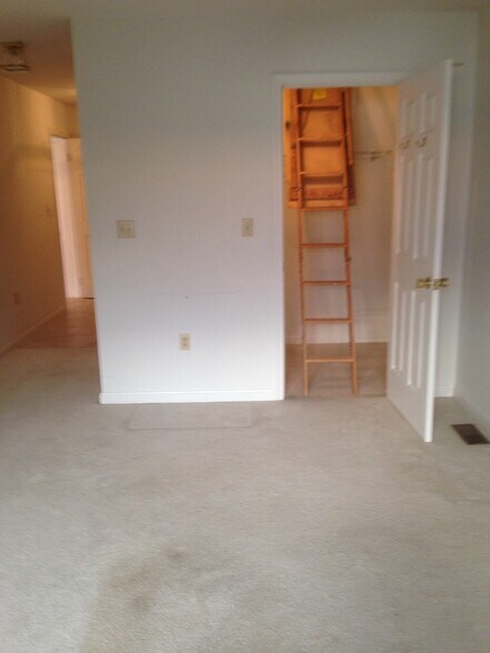 Building Photo - 24 Hudson Point Ln