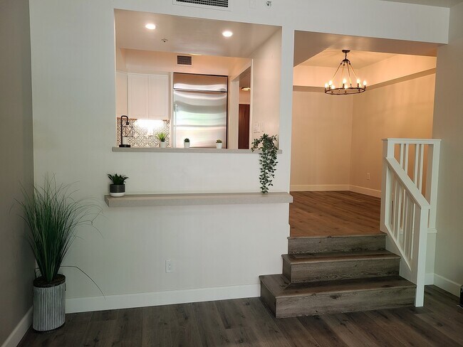 Building Photo - 500 W Harbor Dr