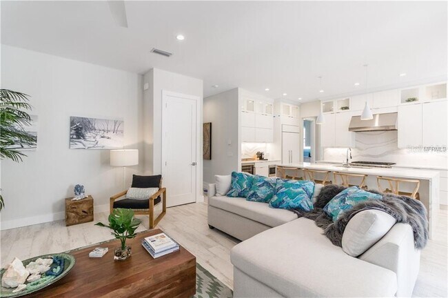 Building Photo - 580 Broadway St