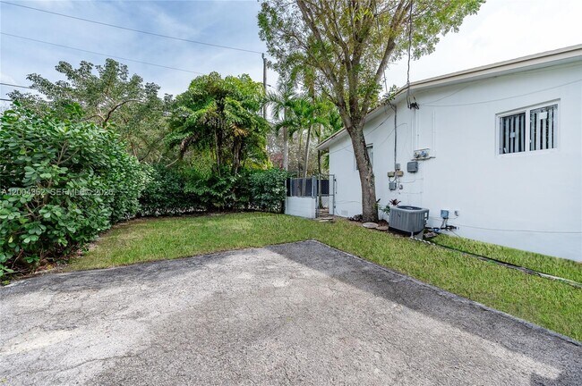 Building Photo - 3100 Naomi St