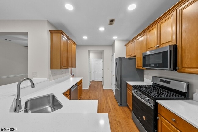 Building Photo - 30 Hoover Ave