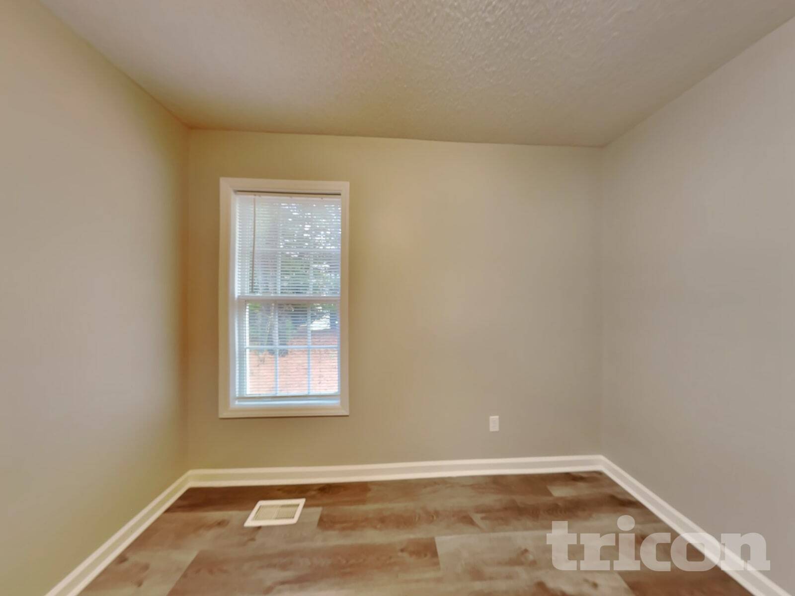 Building Photo - 701 Avondale Dr