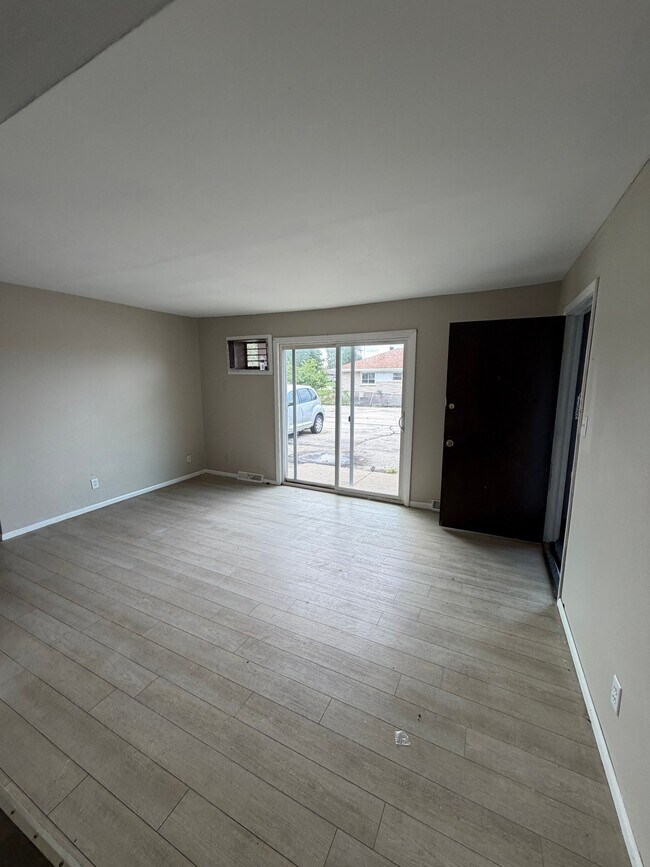 Building Photo - 4725 South 13th Street