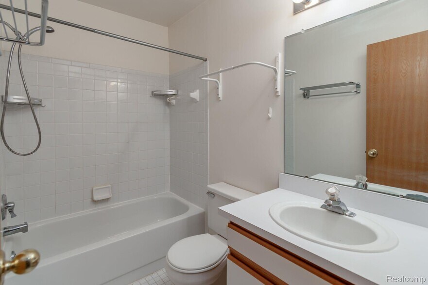 Building Photo - 42741 Lilley Pointe Dr