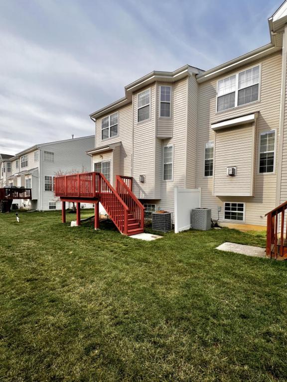 Building Photo - 211 Hawthorne Way