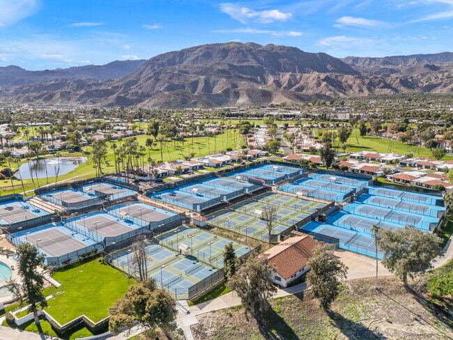 Building Photo - 27 Cll Encinitas