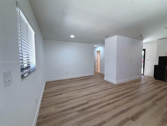Building Photo - 226 Hispanola Rd