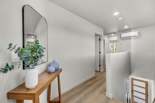 Building Photo - 9906 NE 46th Ct