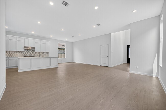 Building Photo - 27423 Sunterra Village Dr