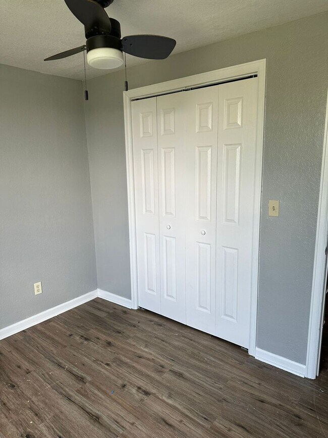 Building Photo - 122 S Gordon-