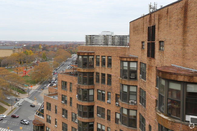 Building Photo - Parkway House