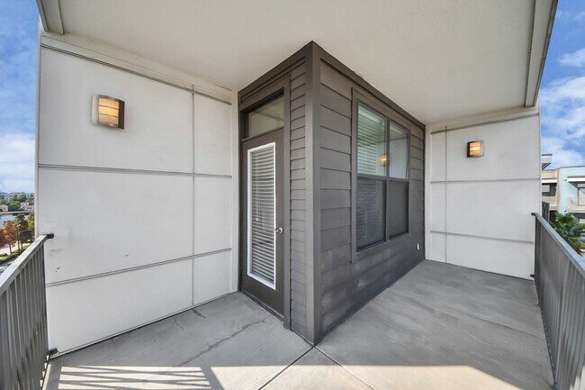 Building Photo - 5454 Washington St