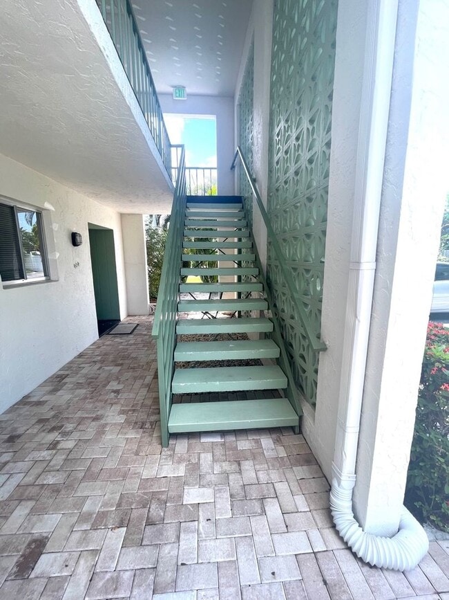 Building Photo - $500 OFF FIRST MONTH RENT • Centrally Loca...