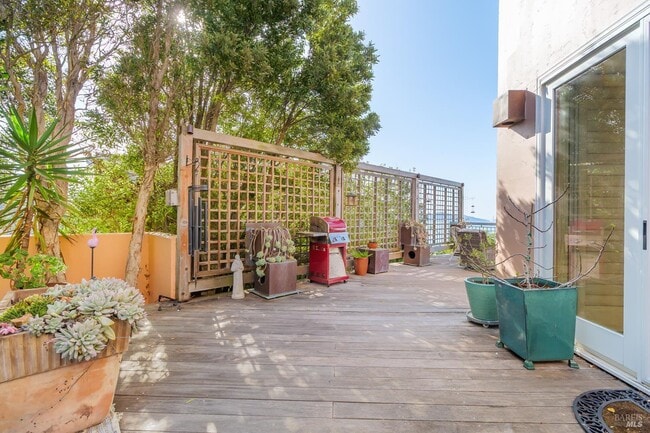 Building Photo - 245 Water St