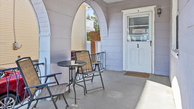 Building Photo - 206 N Dorset Ave