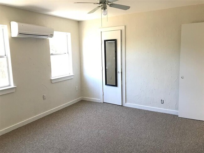 Building Photo - 2704 Palomino Dr