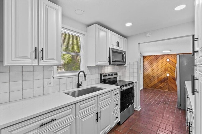 Building Photo - 1803 E Orange Ave