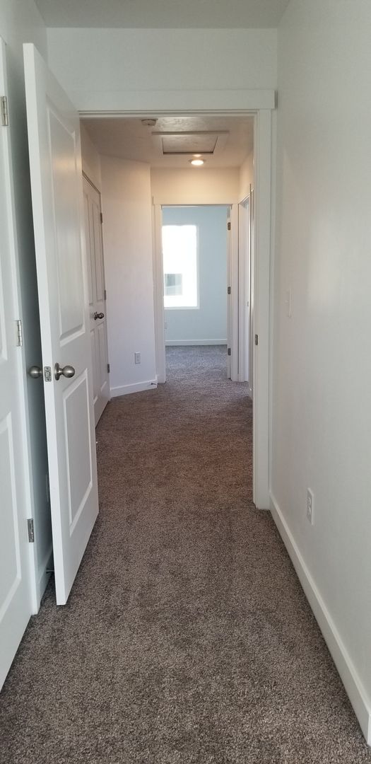 Building Photo - 3 Bedroom Town Home in Herriman Available ...