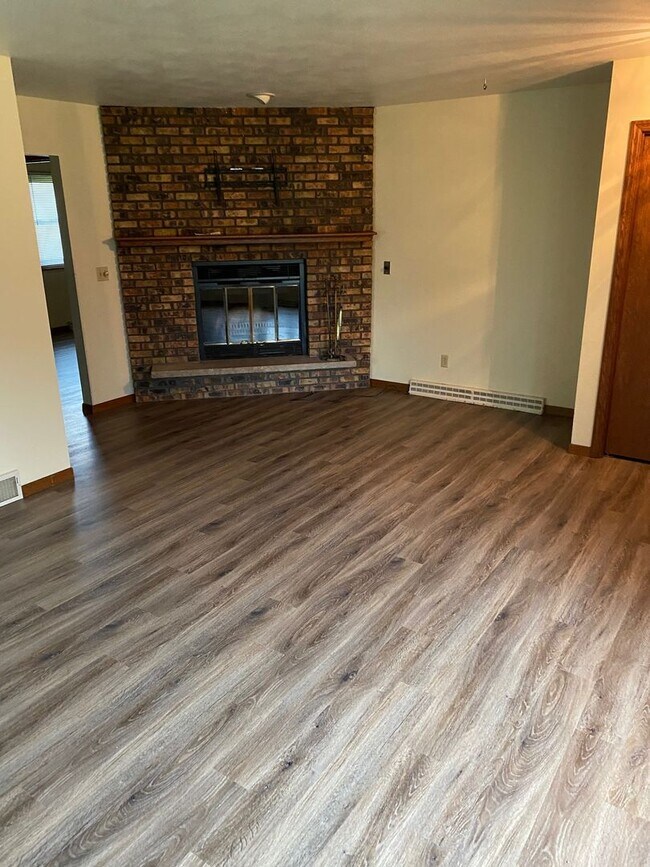 Building Photo - 2291-2293 White Oak Trail