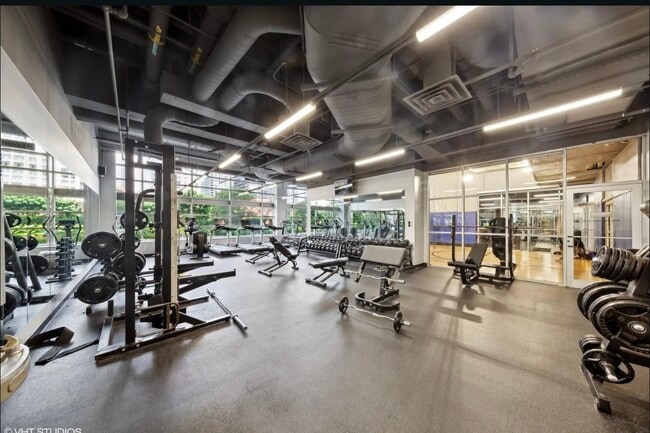 Building Photo - 545 N Dearborn St