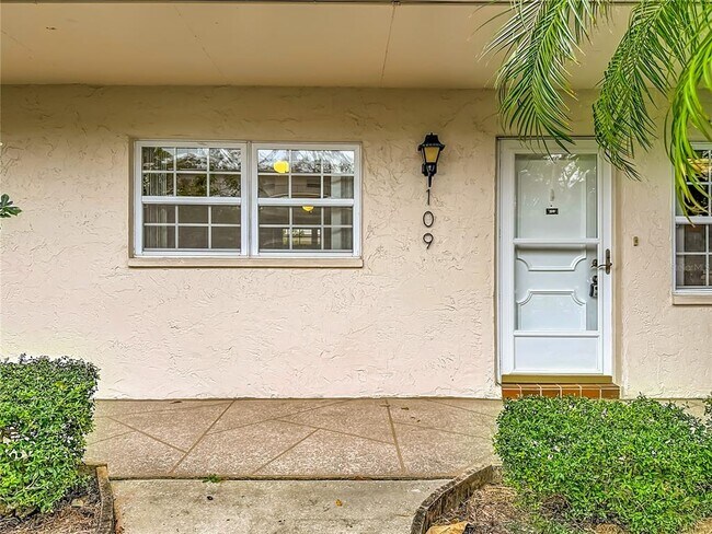 Building Photo - 831 Maple Ct