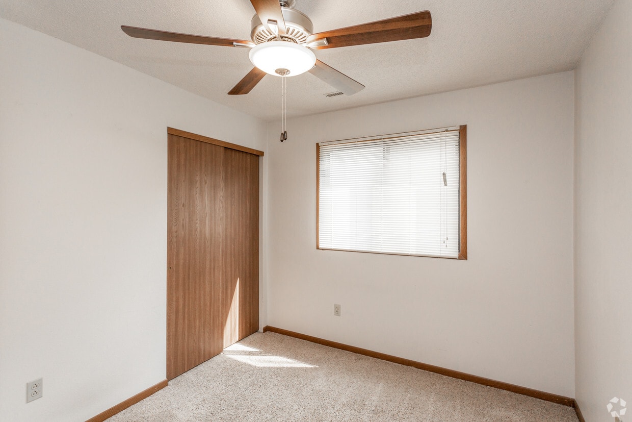 3BR, 1BA - 850 SF - Bedroom - Campus West