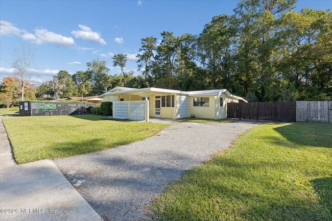 Building Photo - 863 Westgate Dr