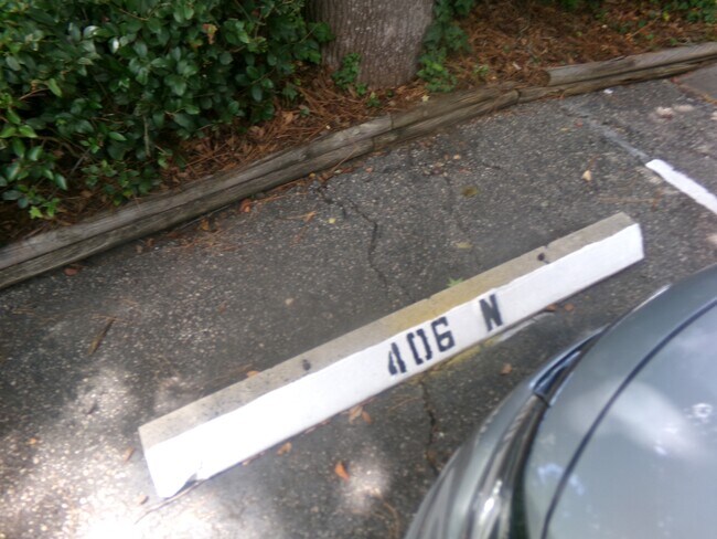 Building Photo - 406 75th Ave N