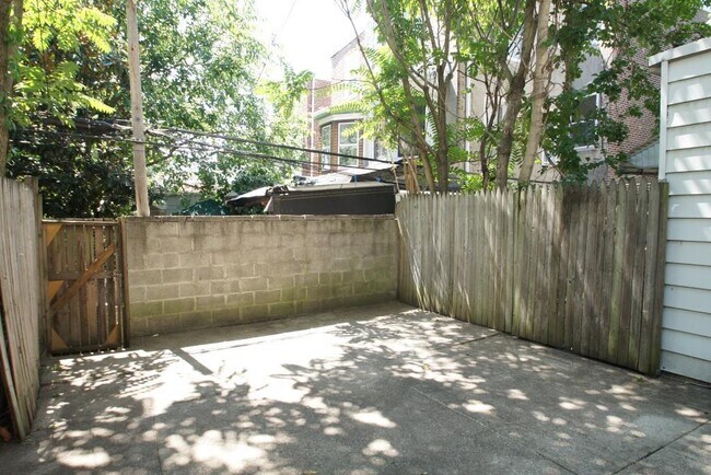 Building Photo - 2634 Poplar St