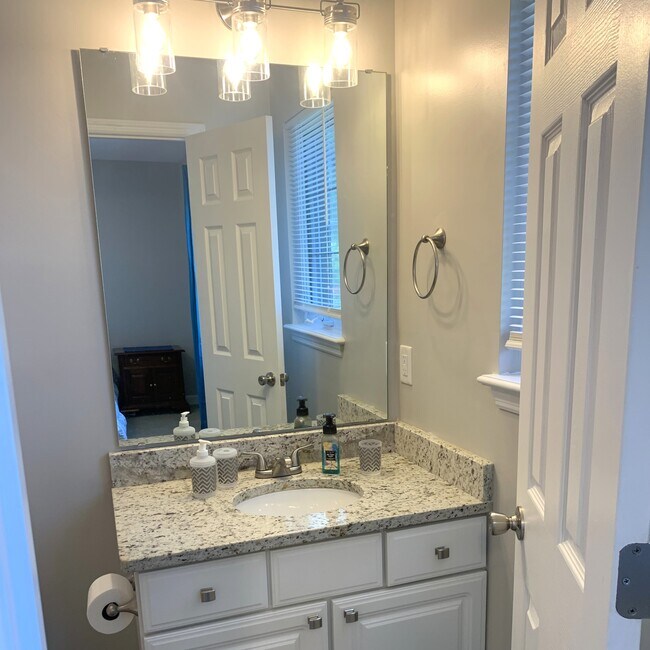 Building Photo - 500 Willow Green Dr