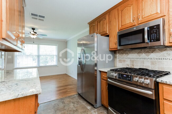 Building Photo - Fantastic 2bd/2ba home! Let yourself in!