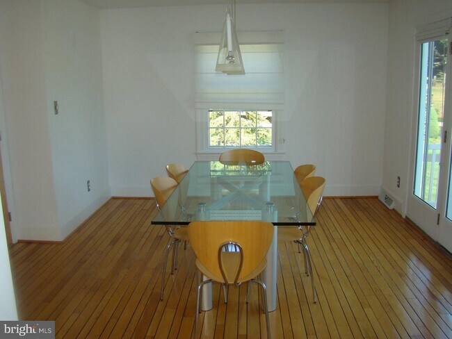 Building Photo - 1065 Lyme Ct