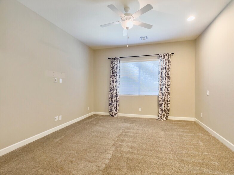 bedroom - 5132 S Centric Way