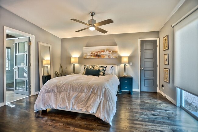 Building Photo - Gorgeous Single Family Home Located In Midtown. Huge Fenced in Backyard!