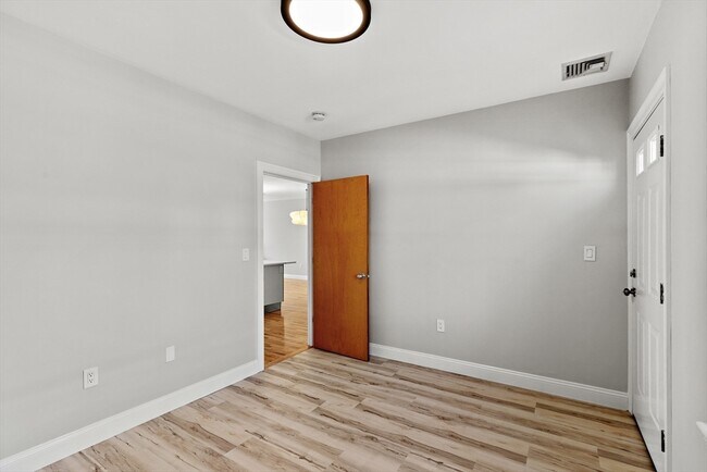 Building Photo - 877 Harrison Ave