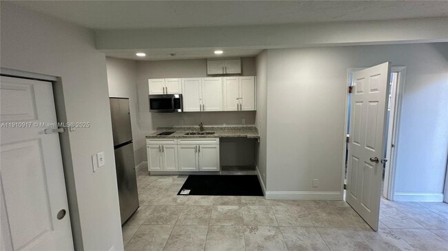 Building Photo - 408 S 9th St