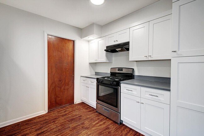Building Photo - 6108 Cherrylawn Cir